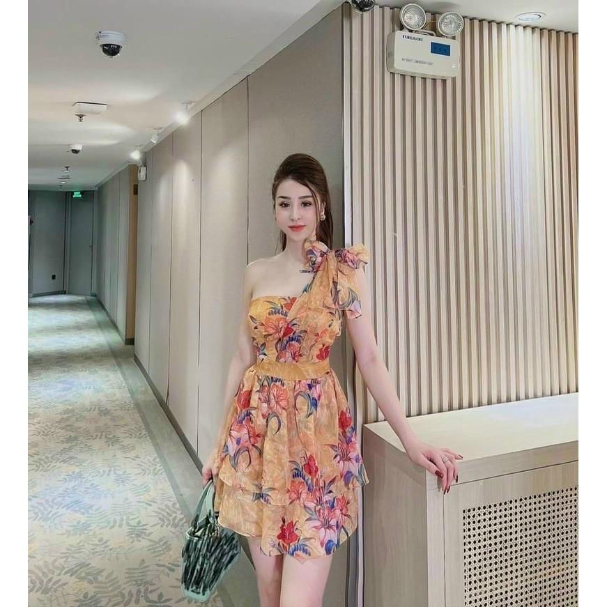 Đầm váy nữ lệch vai xếp tầng với các họa tiết hoa xinh xắn dành cho các nàng đi chơi, dạo phố
