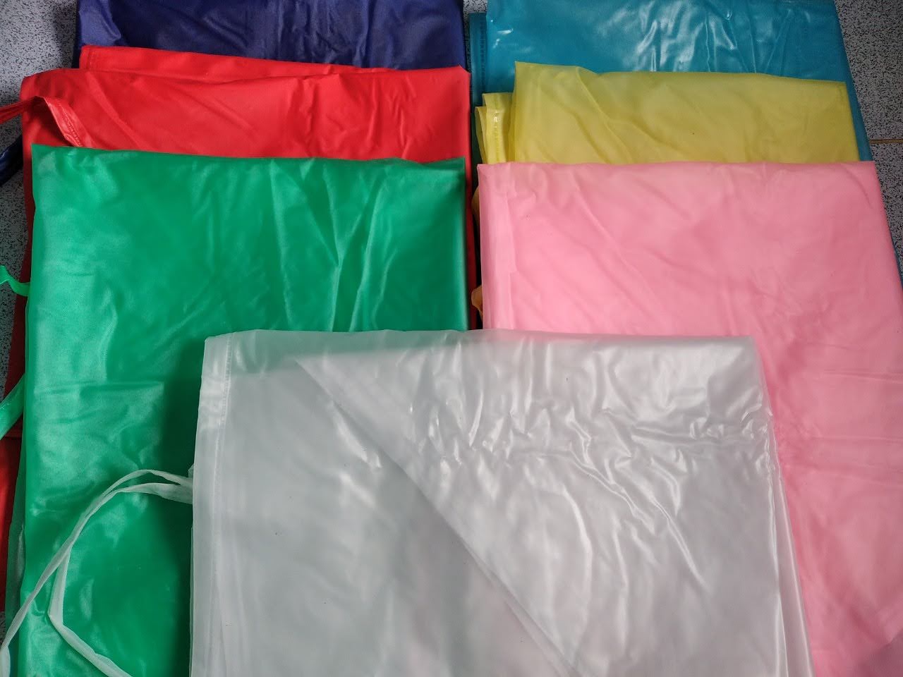Combo 10 cái tạp dề nhựa chống nước - Tạp dề nhà bếp màu vàng