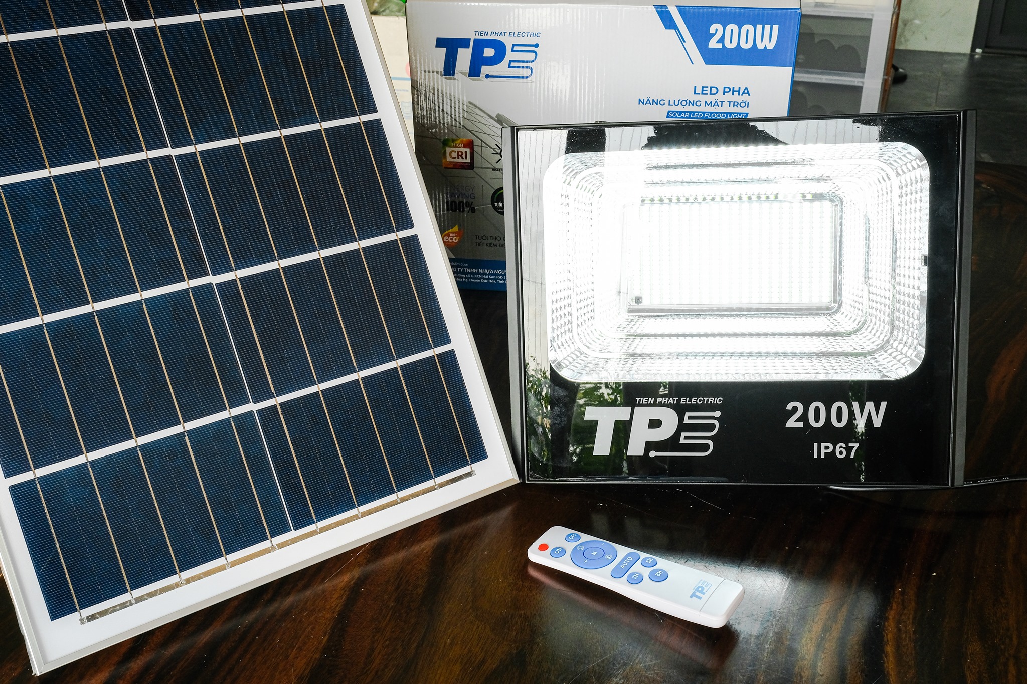 Đèn Pha - Năng Lượng Mặt Trời, Thương hiệu (TPE) Tiến Phát 60W, 100W, 200W chính hãng