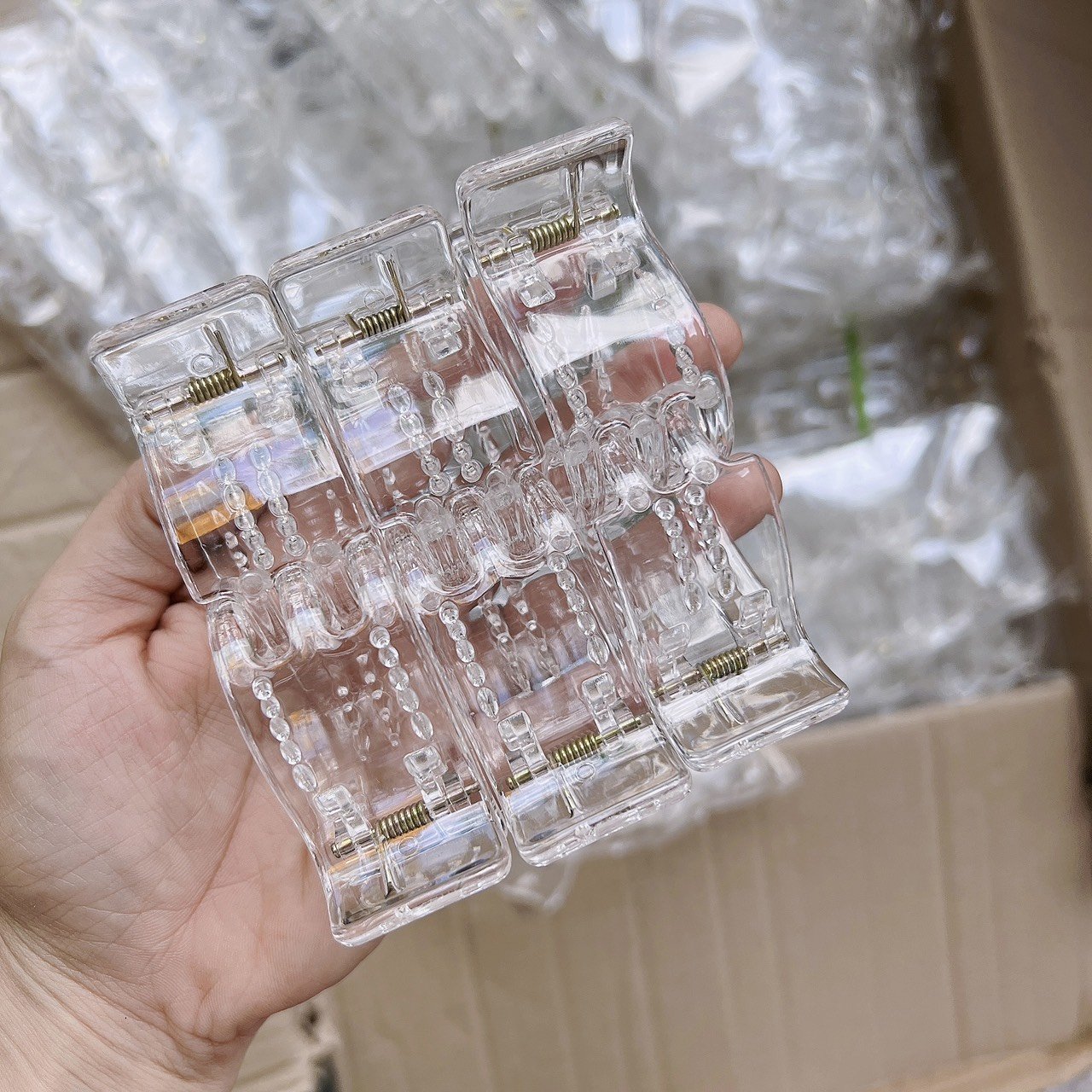 Set 12 kẹp càng cua trong suốt - giao màu ngẫu nhiên