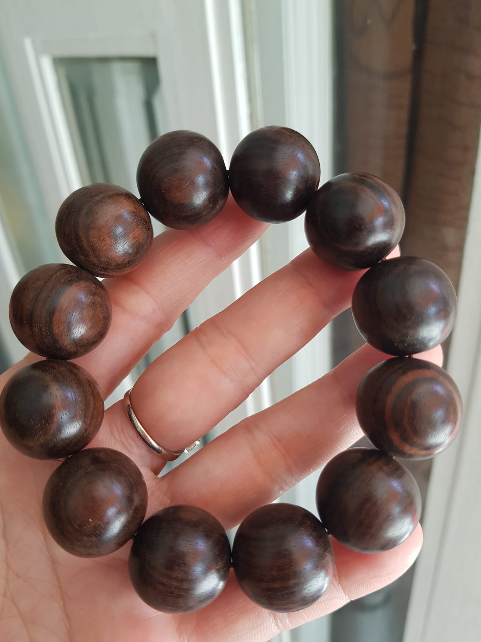 Vòng đeo tay Nam Chất liệu Gỗ Trắc tự nhiên vân đẹp Size vòng 19mm nam đeo đẹp ạ