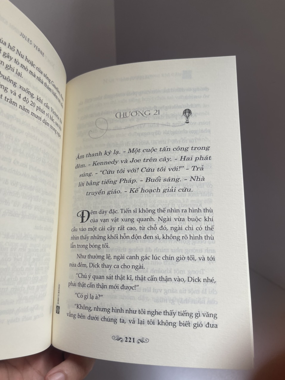NĂM TUẦN TRÊN KHINH KHÍ CẦU - CHUYẾN DU LỊCH ĐỘC ĐÁO XUYÊN QUA CHÂU PHI HOANG DÃ - Jules Verne – Dich giả Ngụy Thanh Tuyên - Đinh Tị Books - NXB Thanh Niên.