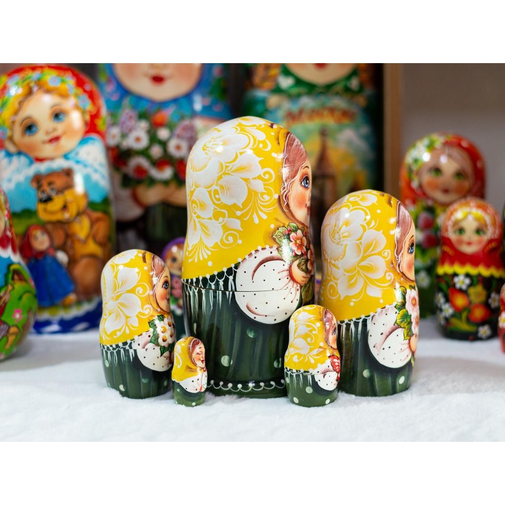 (CÓ VIDEO TỰ QUAY) BỘ BÚP BÊ NGA MATRYOSHKA 5 LỚP 18CM "MISA ÔM HOA VÀNG" CỰC ĐẸP VÀ DỄ THƯƠNG 