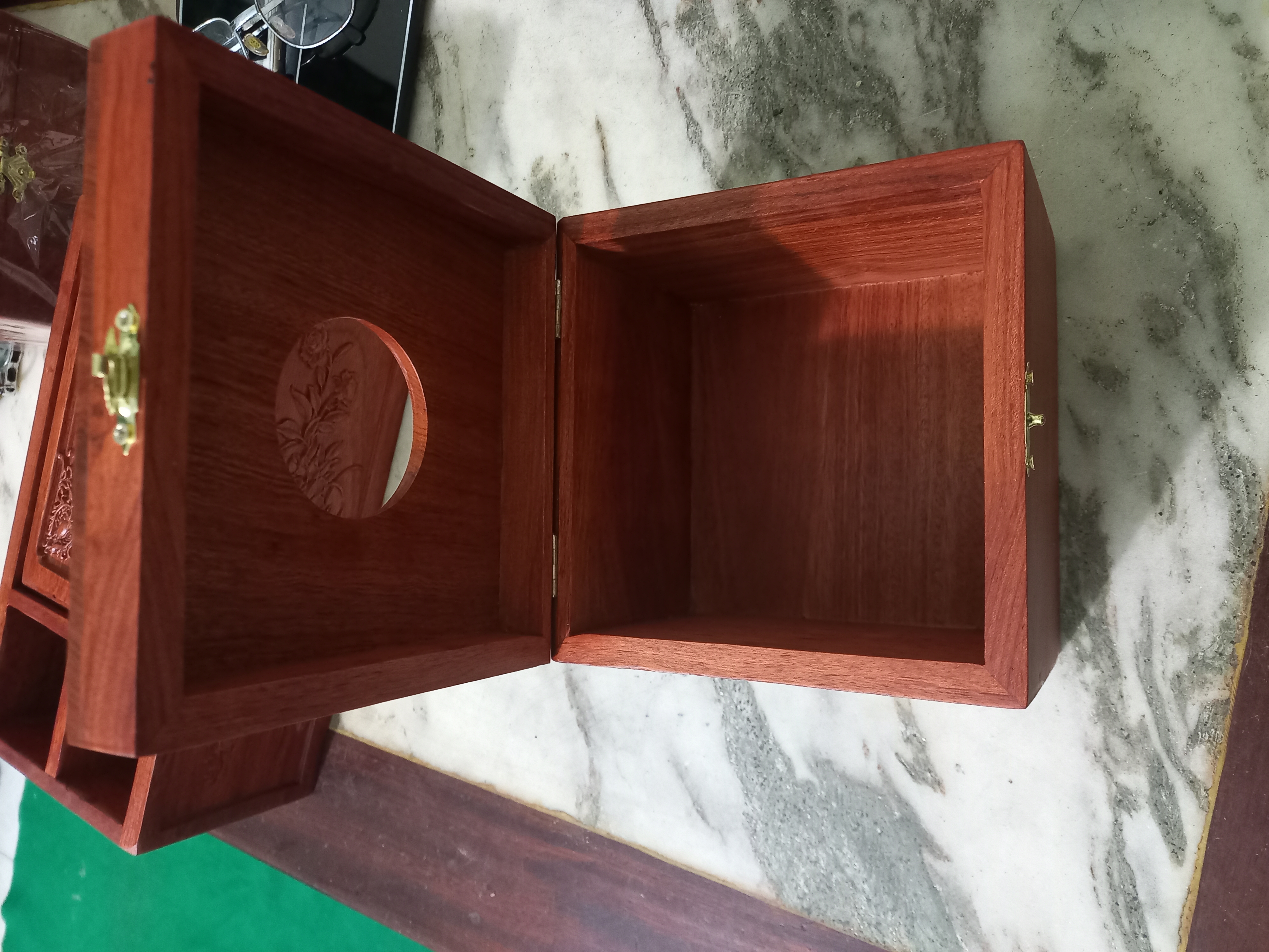 Hộp khăn giấy gỗ hương trạm khung tranh