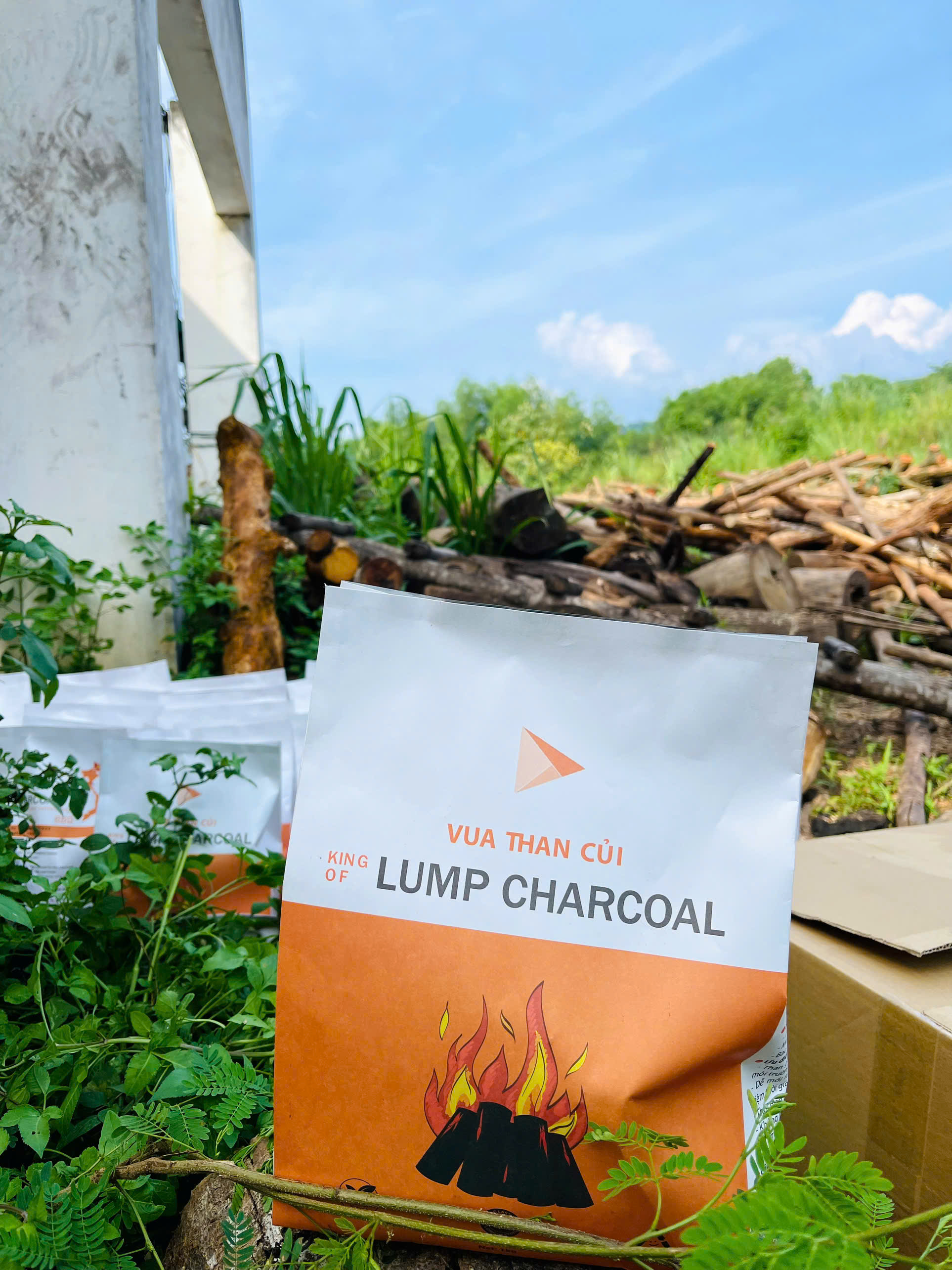 Than củi dễ mồi lửa, nhanh bén, tiện lợi