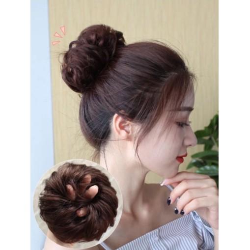 - Tóc giả búi cột xoăn