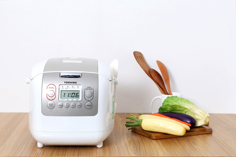 Nồi cơm điện tử Toshiba 1.8 lít RC-18NMFVN - Hàng Chính Hãng