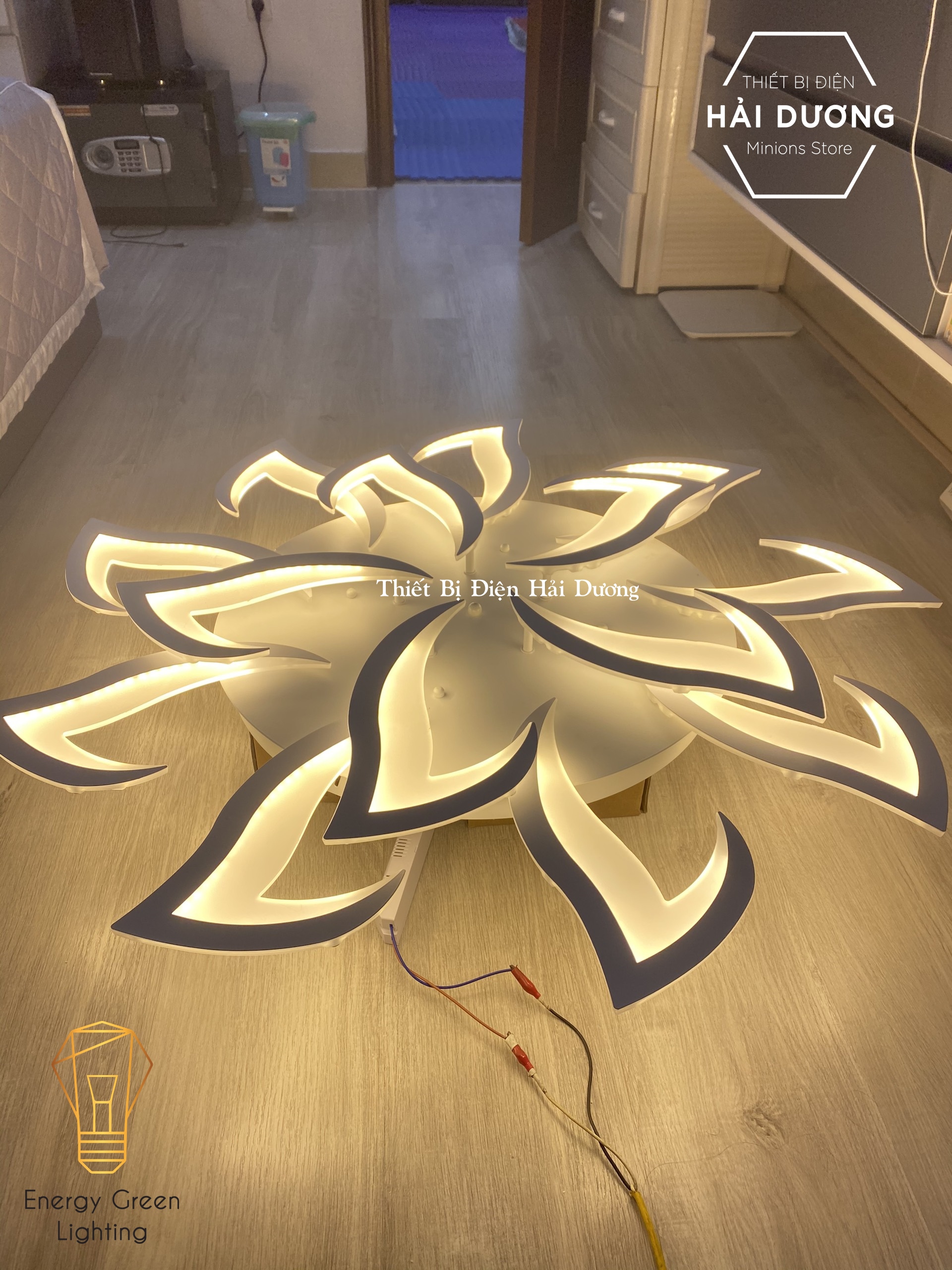 Đèn LED Ốp Trần Hiện Đại Decor 14 Tay NT038 - 3 Chế Độ Ánh Sáng -Tăng Giảm Ánh Sáng - Điều Khiển Từ Xa - Kết Nối Điện Thoại - Có Video