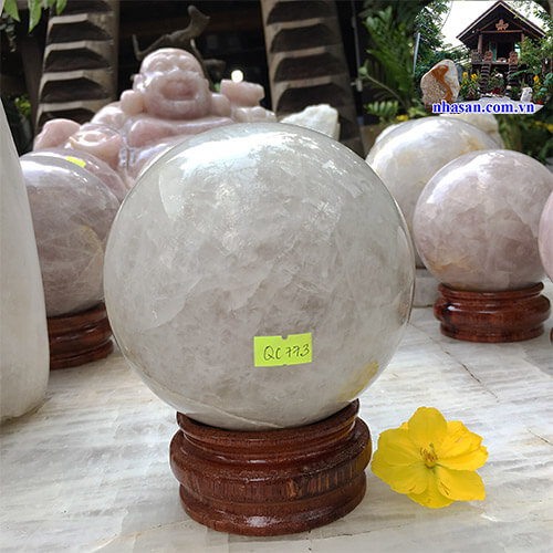 Quả Cầu Phong Thủy Đá Thạch Anh Trắng Tự Nhiên QC773 nặng 3.7kg đường kính 14cm – Vật phẩm phong thủy may mắn