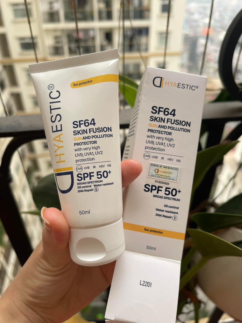 Kem chống nắng bảo vệ tối đa Hyaestic Skin Fusion SF64 Sun And Pollution Protector SPF50+