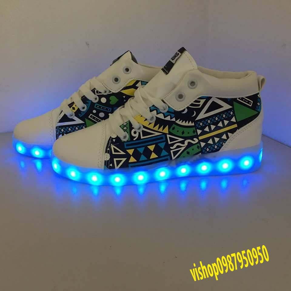Giày phát sáng cao cổ họa tiết phát sáng 7 màu 11 chế độ tặng dây giày phát sáng (có video) mã XM89 Z86 nhập khẩu