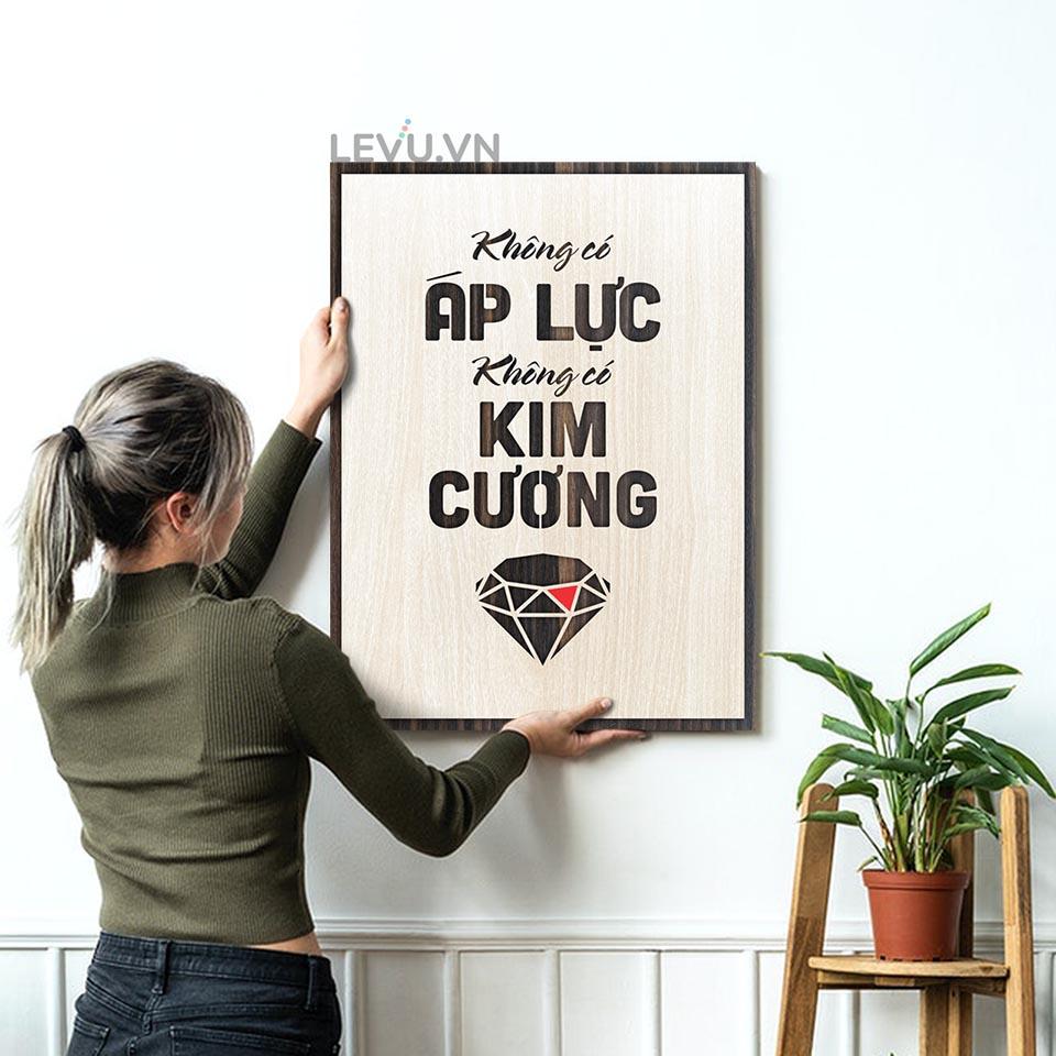 Tranh slogan hay LEVU LV010 "Không có áp lực không có kim cương"