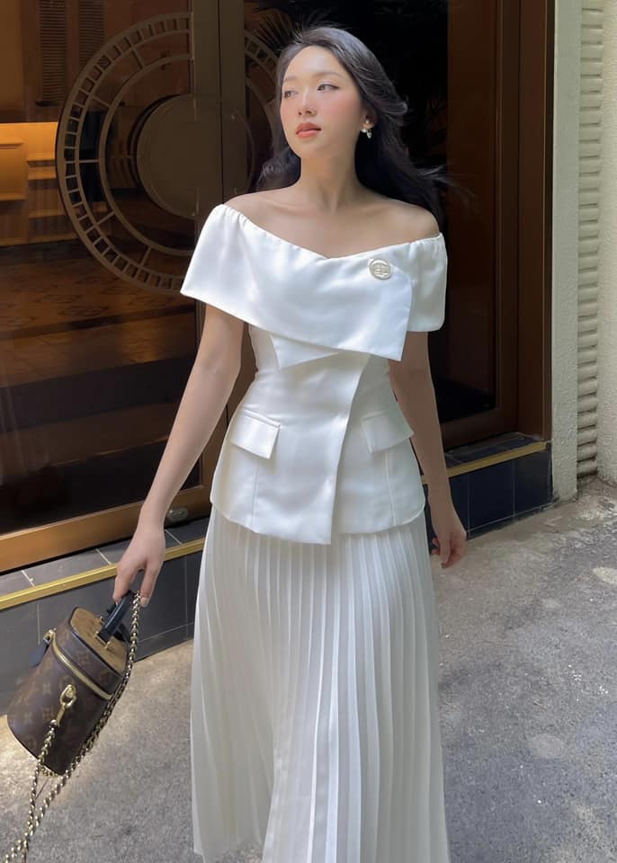 Áo peplum trễ vai đắp chéo sang trọng, dễ phối đồ có 2 màu trắng, đen