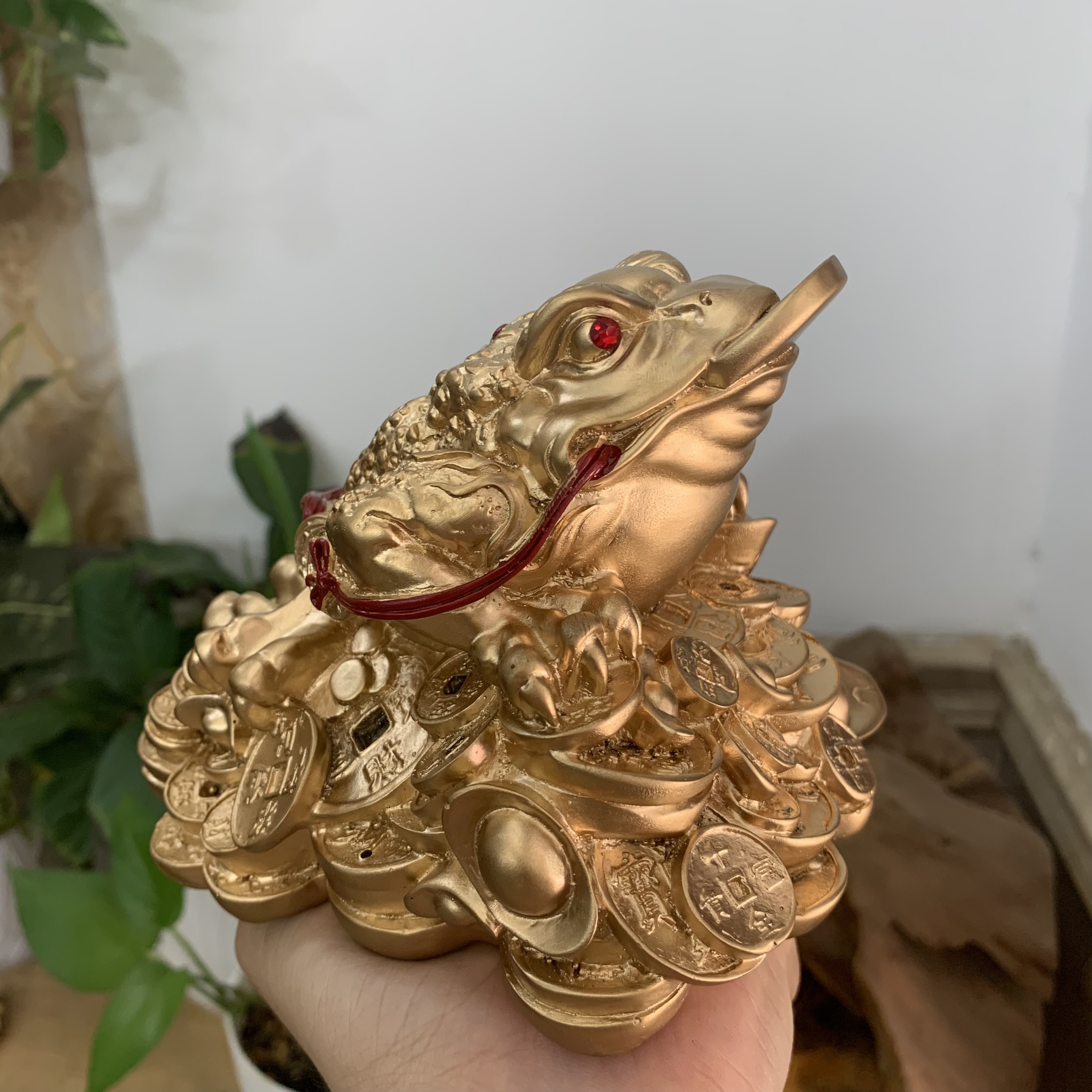 Tượng Cóc 3 chân cóc Thiềm Thừ ngậm tiền tài lộc chiêu giữ tài lộc - Chiều Cao 11cm - màu nhũ đồng