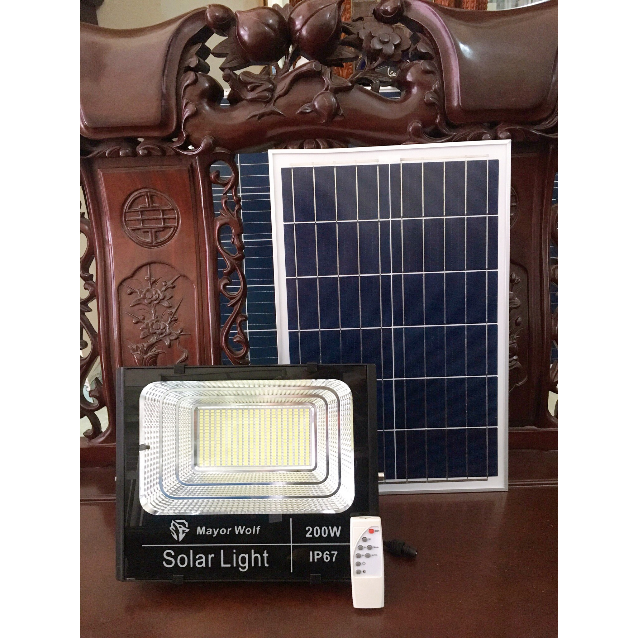 Đèn pha LED năng lượng mặt trời 200W