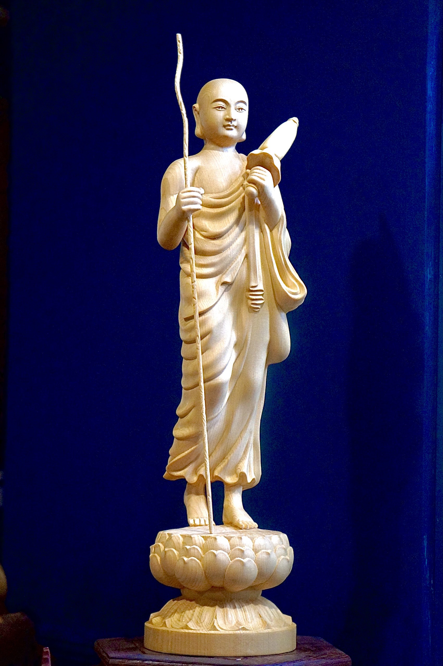 Tượng Thánh Tăng Tài Lộc Sivali đứng 40cm gỗ bách hương
