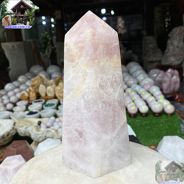 Trụ lục giác thạch anh hồng cho mệnh thổ-1.9kg -T596