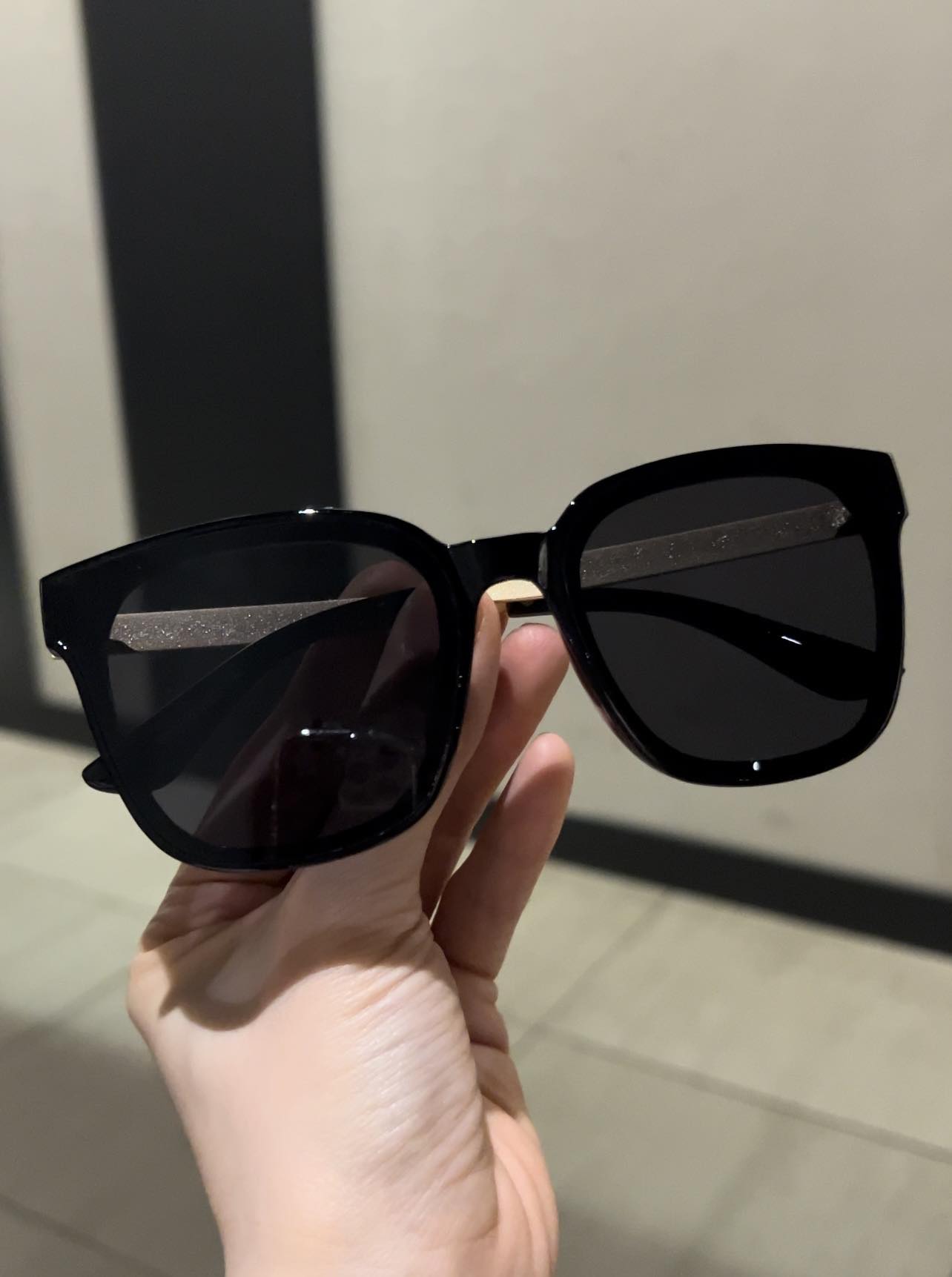 Kính râm chống nắng uv thiết kế đơn giản cho nam nữ