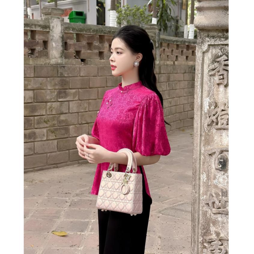 Pháp phục nữ chất gấm thiết kế tay phồng nút cổ tàu kín đáo lịch sự, áo hồng phối quần lụa đen