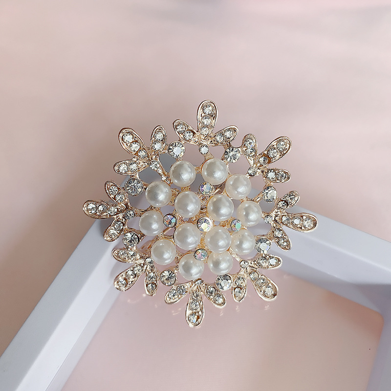 Trâm cài áo nữ hình bông tuyết đính đá sang trọng