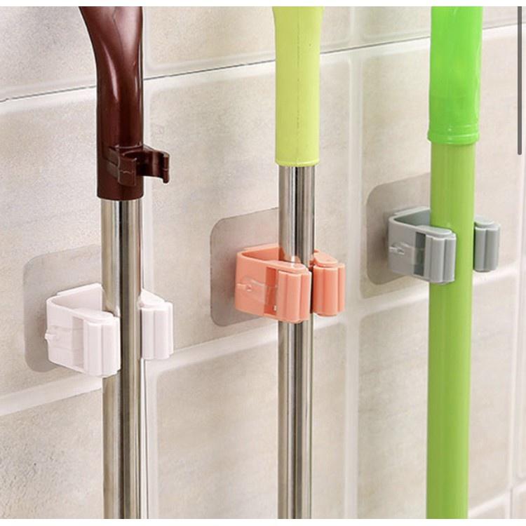 Móc Dán Tường Kẹp Treo Chổi Và Cây Lau Nhà Đa Năng