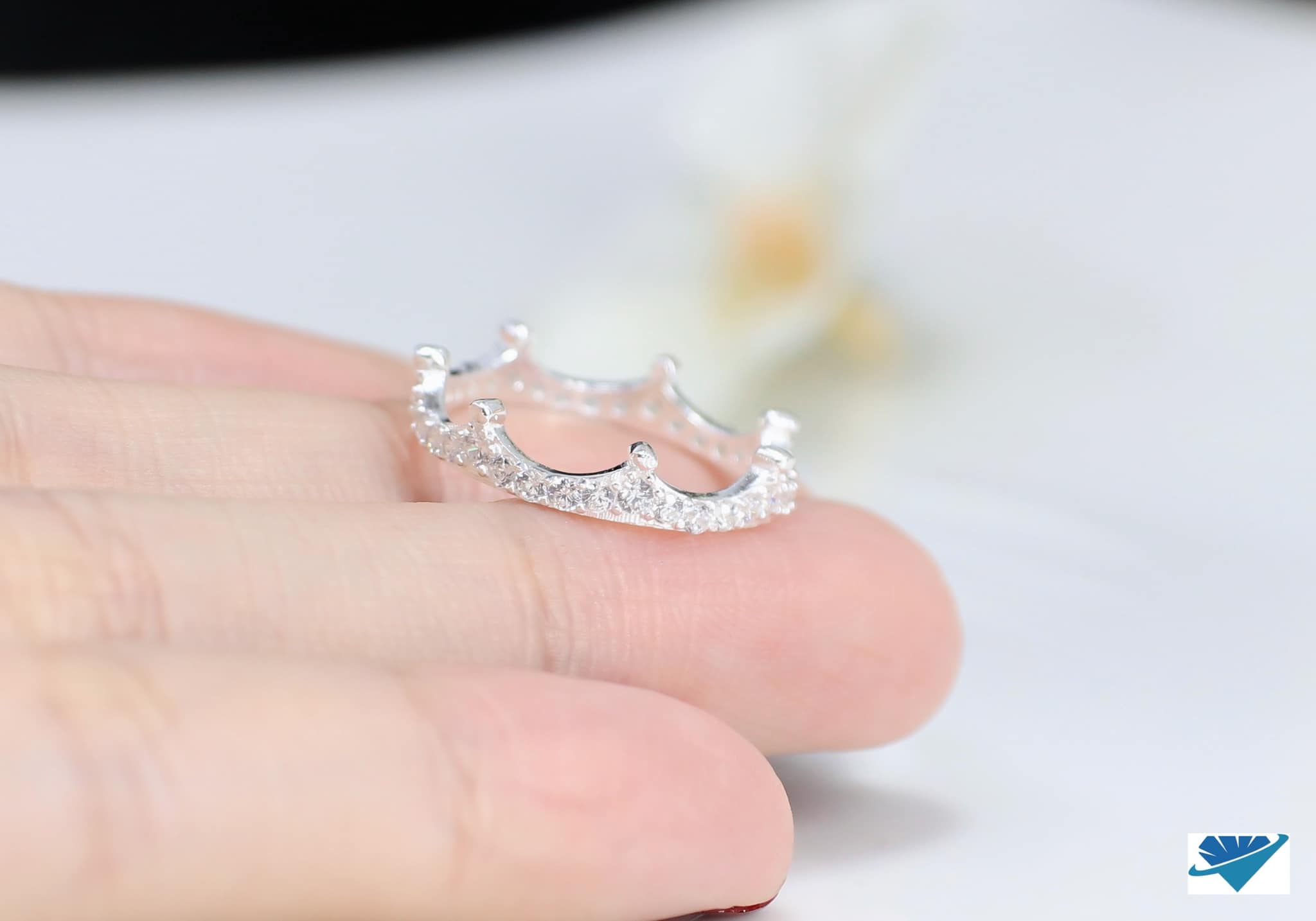 Nhẫn bạc nữ hình vương miện chất liệu bằng bạc MS045a