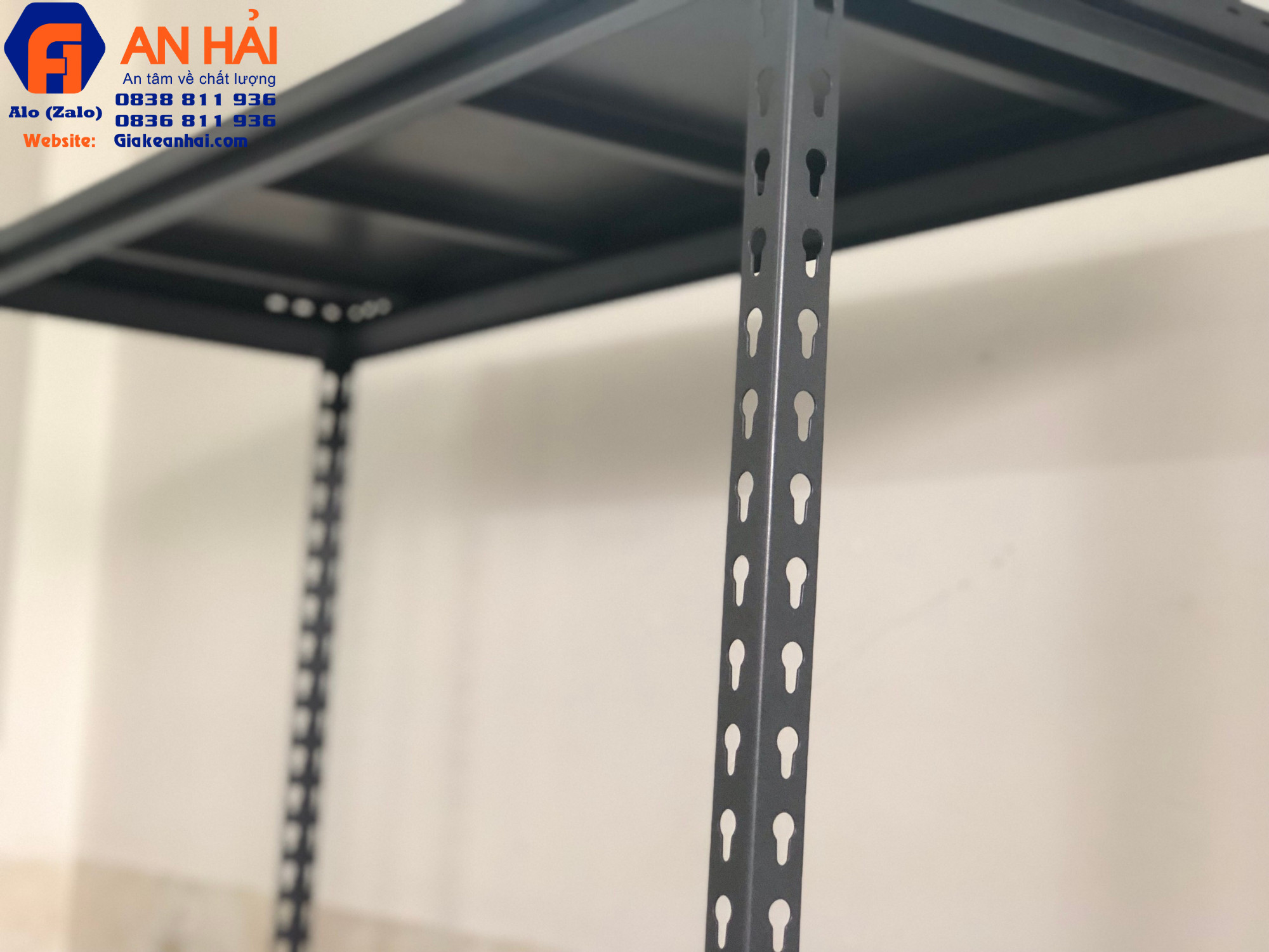KỆ V LỖ CÀI đa năng không dùng ốc vít