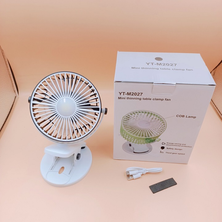 Quạt Tích Điện Mini Kẹp Bàn Cực Mát Xoay 720 Độ Chắc Chắn Tiện Lợi