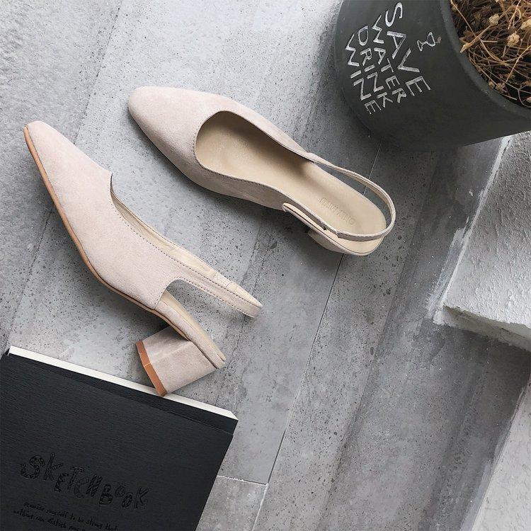 Phiên bản Hàn Quốc của dép sandal của phụ nữ Baot dày với một đôi giày vuông với dép