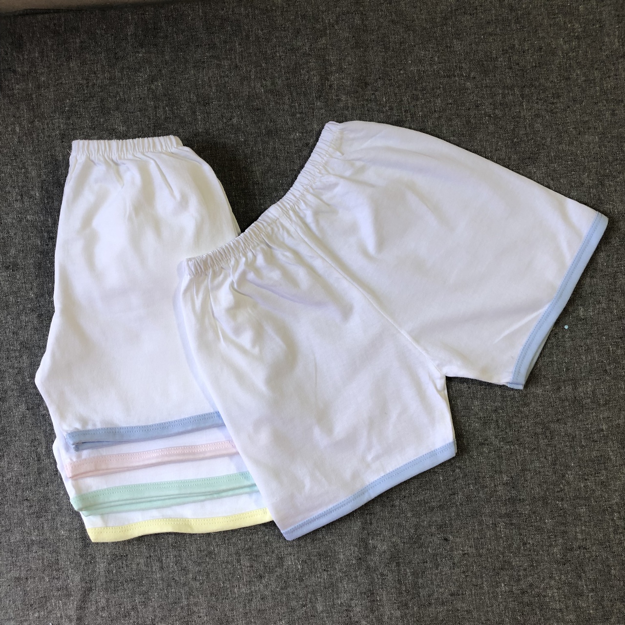 Combo 5 quần đùi sơ sinh cotton trắng viền màu -JOU002( Tặng kèm 1 đôi tất cotton Tomtom Baby như hình )