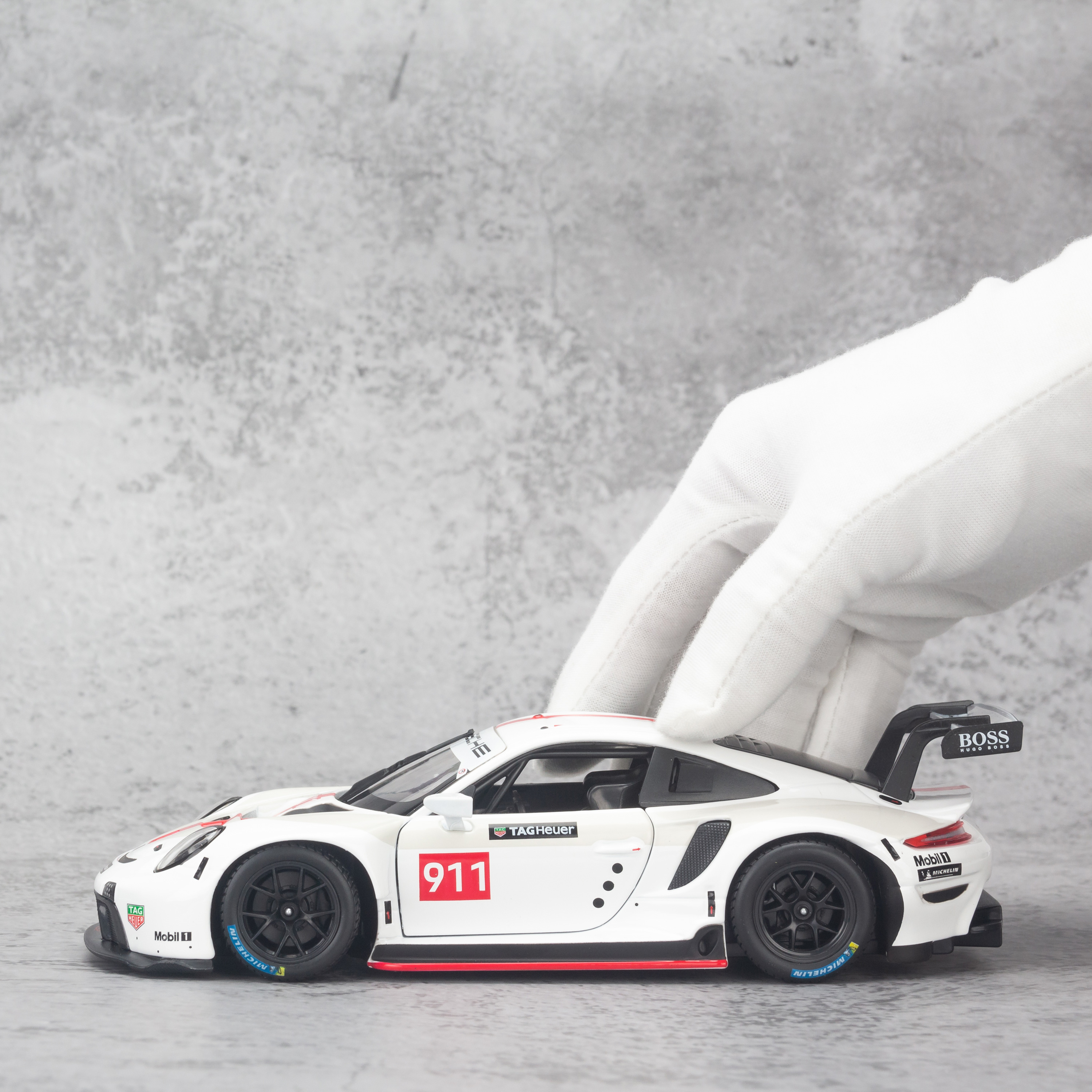 Mô hình xe Porsche 911 RSR 1:24 Bburago 18-28013