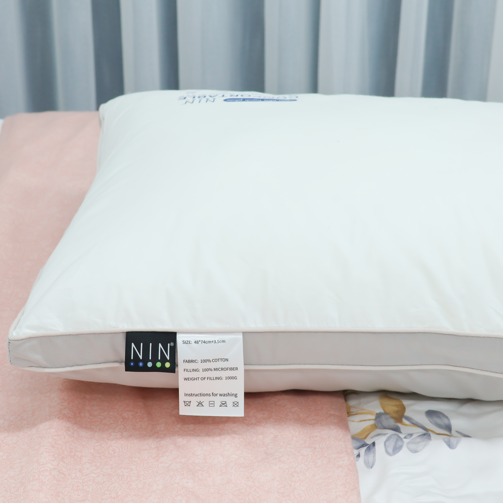 Gối khách sạn 5 sao, ruột gối đầu lông vũ nhân tạo microfiber Hotel Pillow NIN House 48x74cm cao cấp