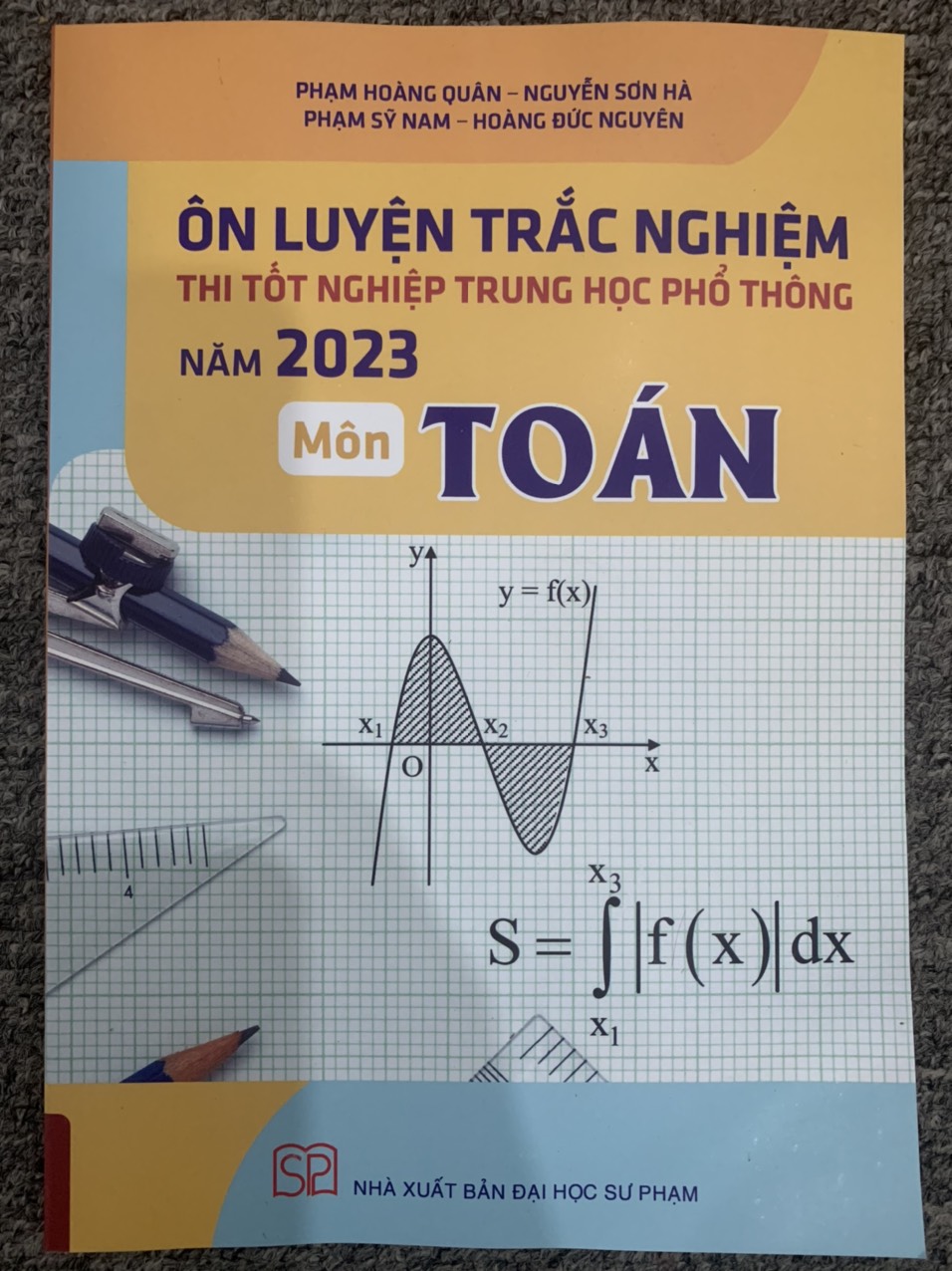 Combo Ôn Luyện Thi Tốt Nghiệp Trung Học Phổ Thông Năm 2023 ( Toán, Ngữ văn, Tiếng anh )