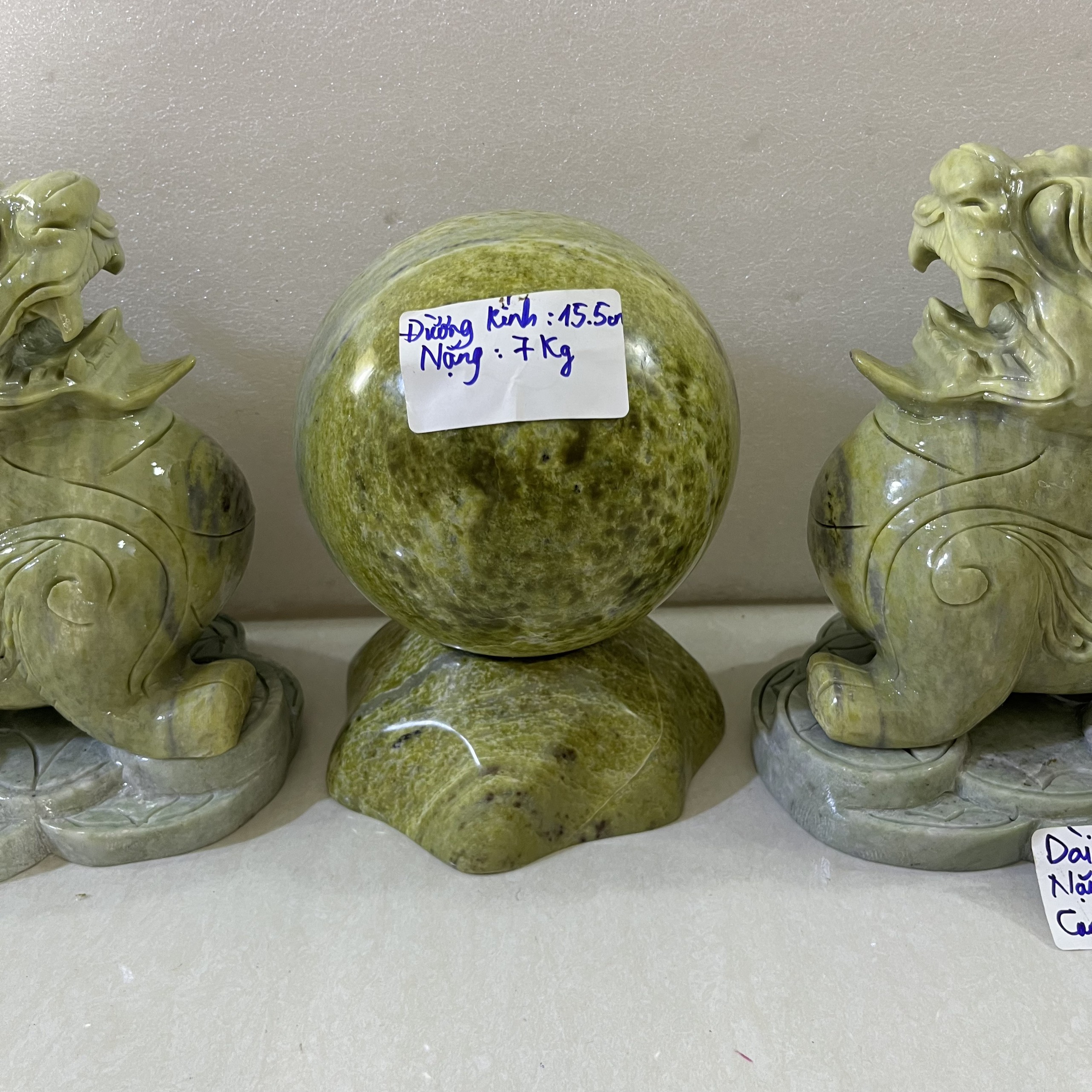 Quả cầu phong thủy đường kính 15 cm ngọc serpentine xanh cho mệnh Hỏa và Mộc đá tự nhiên Việt Nam
