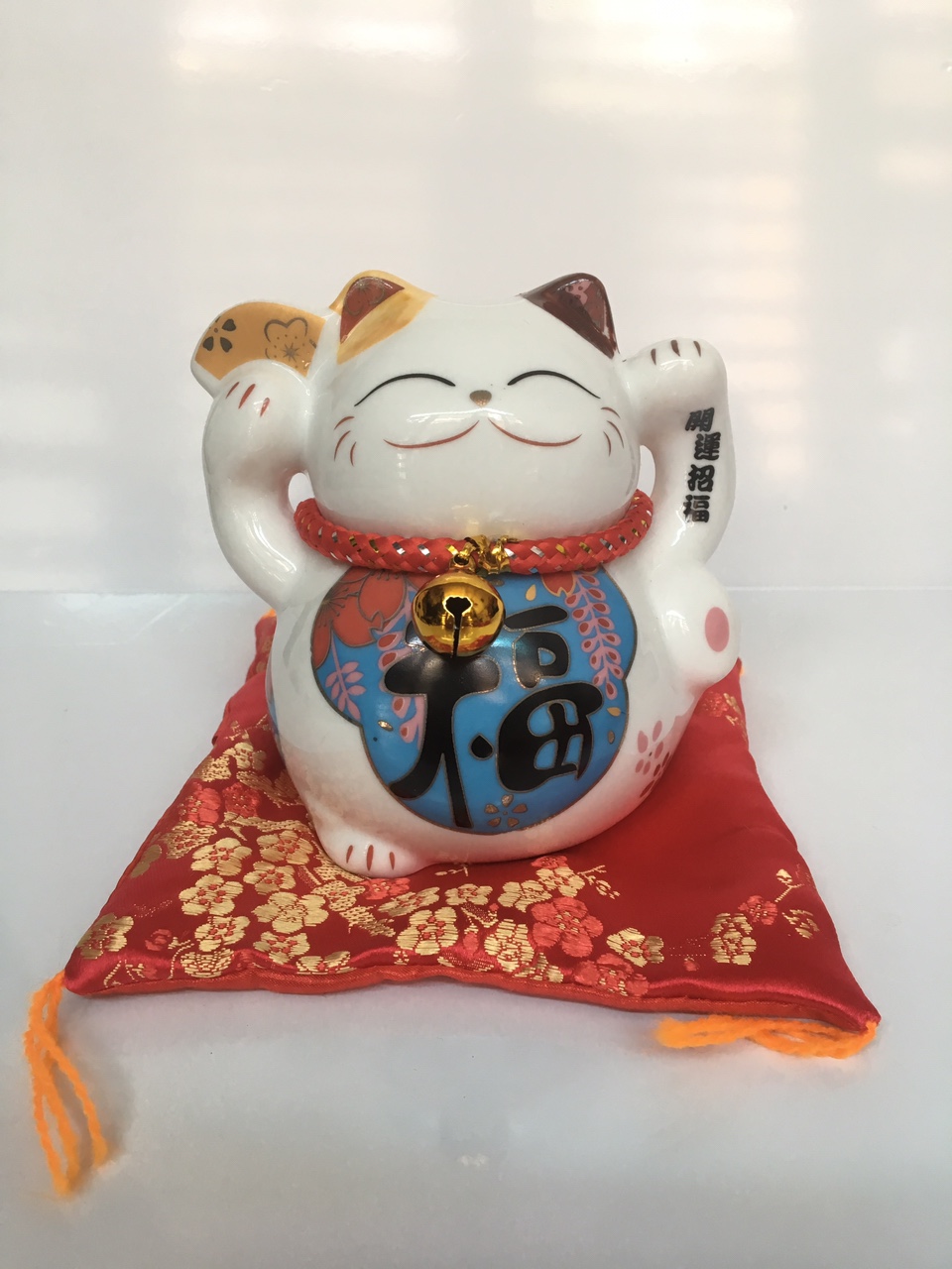 Chú mèo &quot;thần tài&quot; –  Maneki Neko – bằng sứ cao cấp