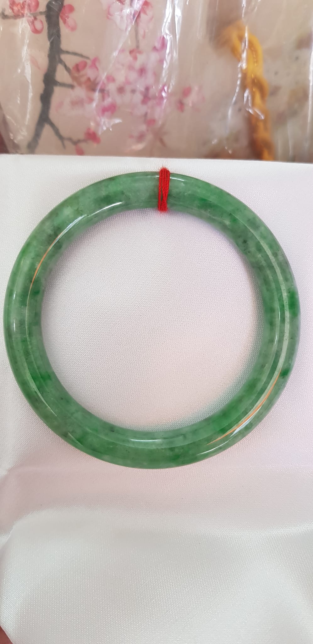 Vòng Cẩm Thạch tự nhiên sịn Đậu Lý I Sao 52mm x chột 8,2mm cao cấp sịn đẹp màu xanh đậu lý bông đều đẹp bóng nữ 52kg - 56kg đeo rất đẹp sang tay món quà tặng Mẹ , người thân ý nghĩa ạ