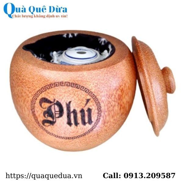 Bình Trà Gỗ Dừa Gọn Đẹp Khắc Hoa Văn Chữ Phú Quý Và Bình Trà 700 - 950ml - Sản Phẩm Được Sản Xuất Tại Bến Tre