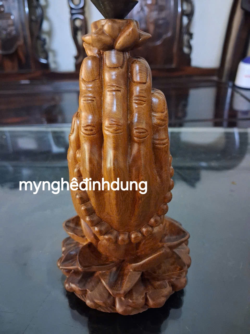 Tượng Bàn tay niệm phật bằng gỗ bách xanh thơm nức cao 15x9x9cm