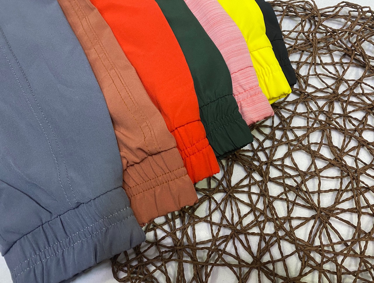Quần Jogger Nữ Chất Vải Gió Dù Phong Cách Street Wear