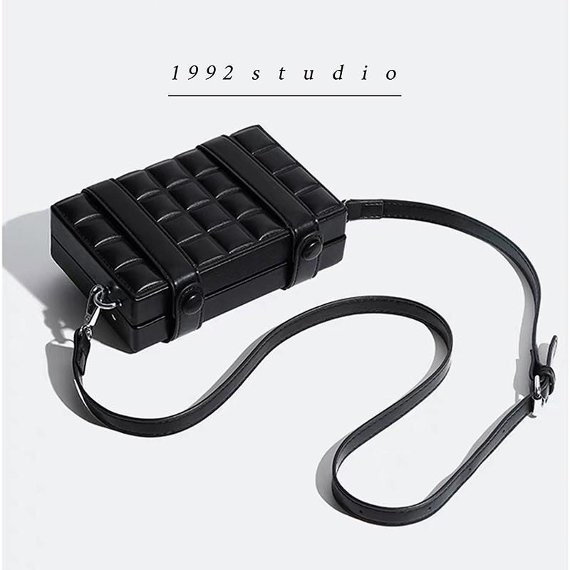 Túi xách unisex nam nữ 1992 s t u d i o / WINI BAG / túi hộp đeo chéo màu đen cá tính