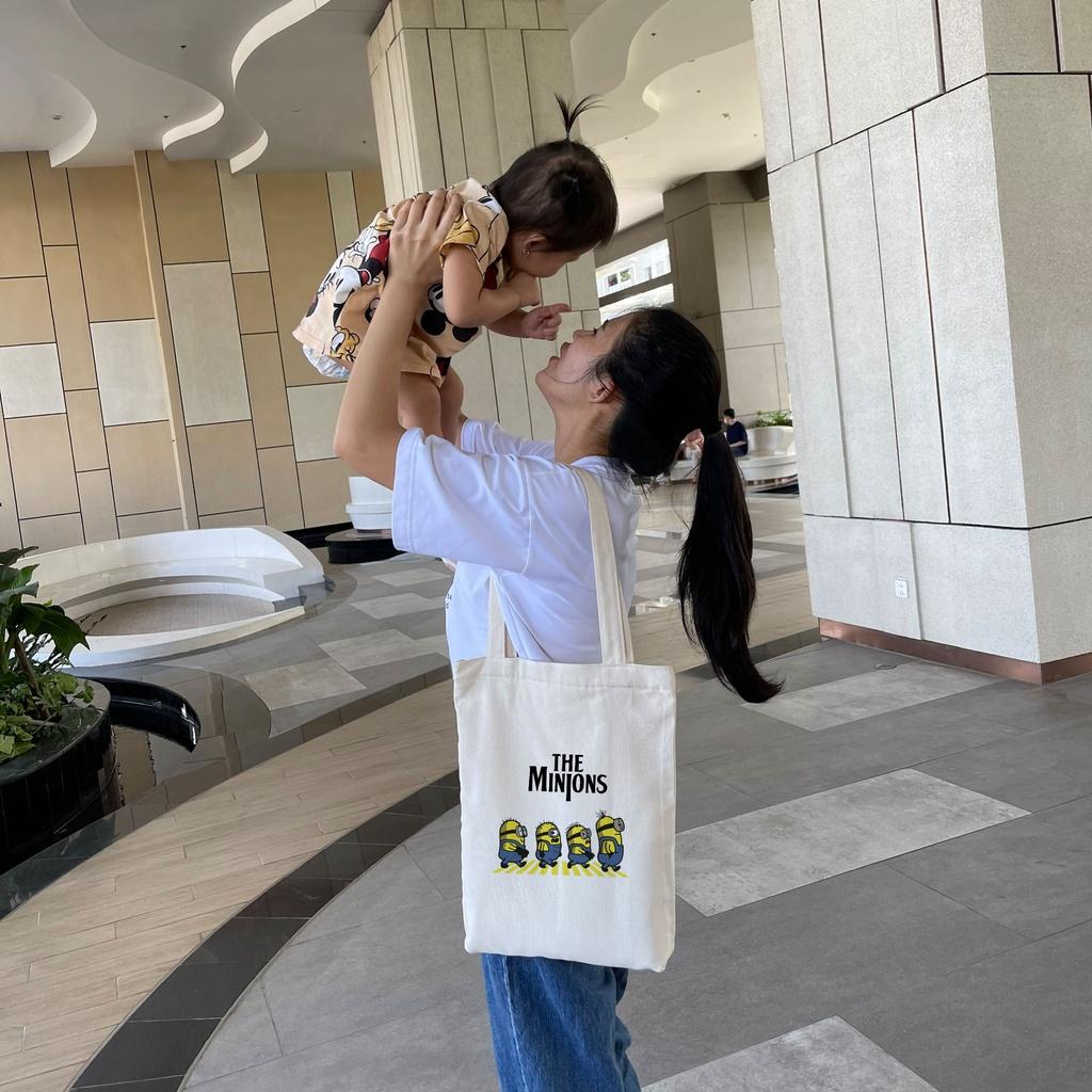 Túi tote vải mộc Tiệm nhà Pony dây kéo in hình The minions PM26