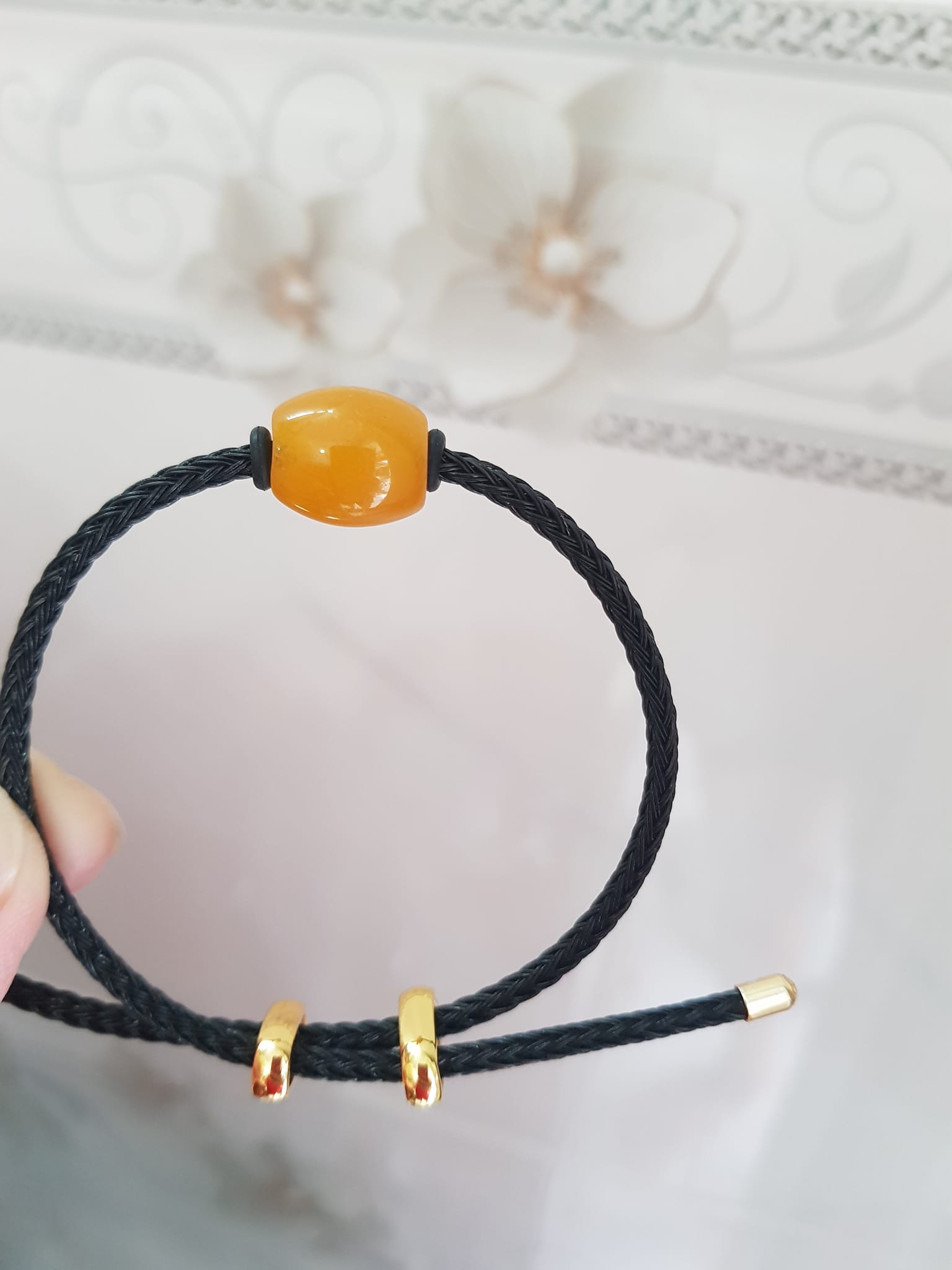 Vòng tay lu thống phối hạt lu đá mã não vàng anh đẹp với dây đen kiểu rút nữ mệnh thổ mệnh kim và mệnh thủy đeo may mắn hợp ạ