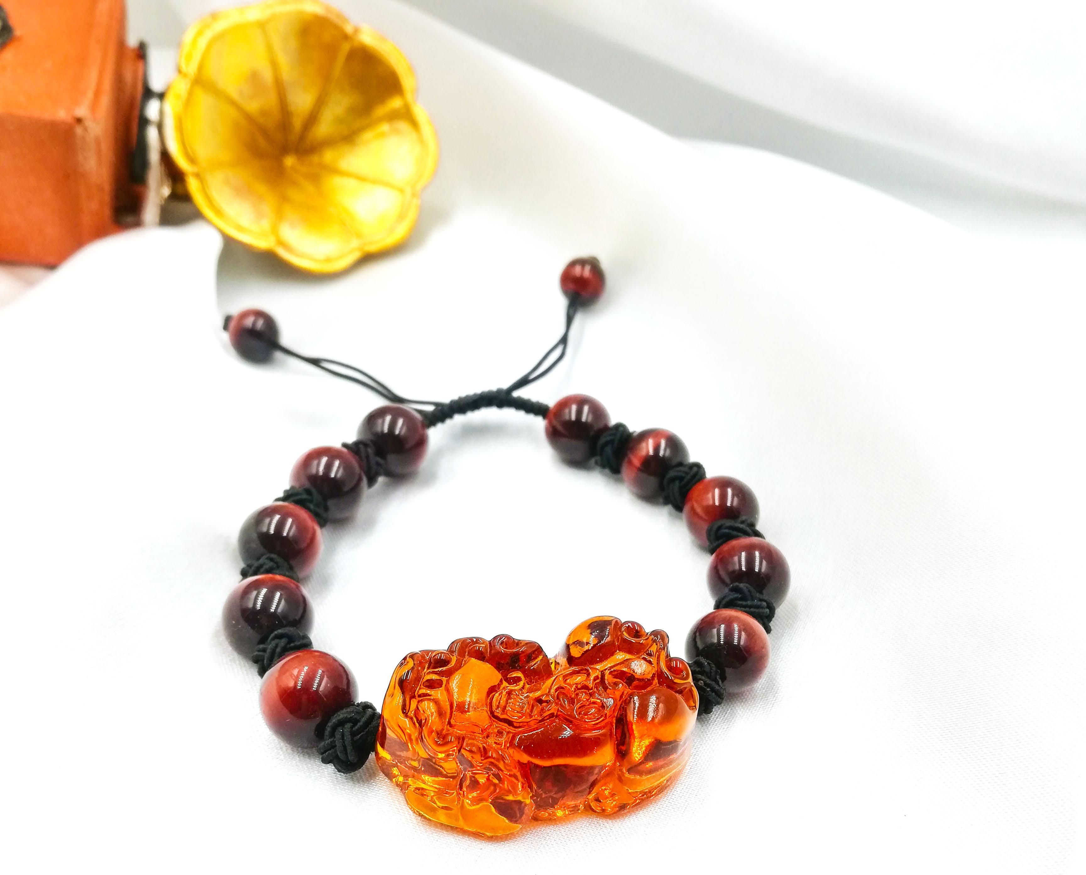 Vòng Tay Thắt Dây Tỳ Hưu Topaz Đỏ Phối Đá Mắt Hổ