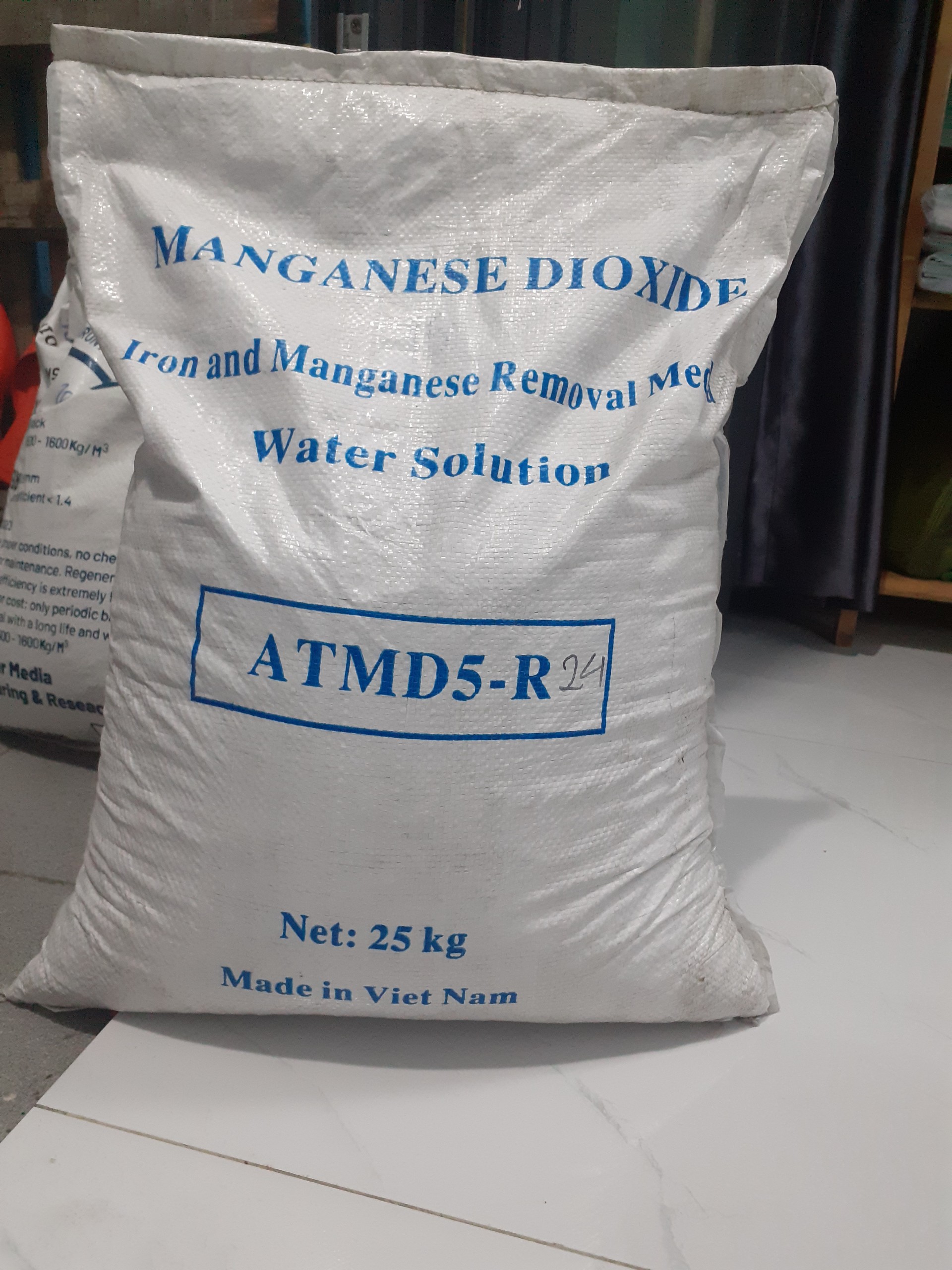 1 ký cát mangan lọc nước vật liệu lọc