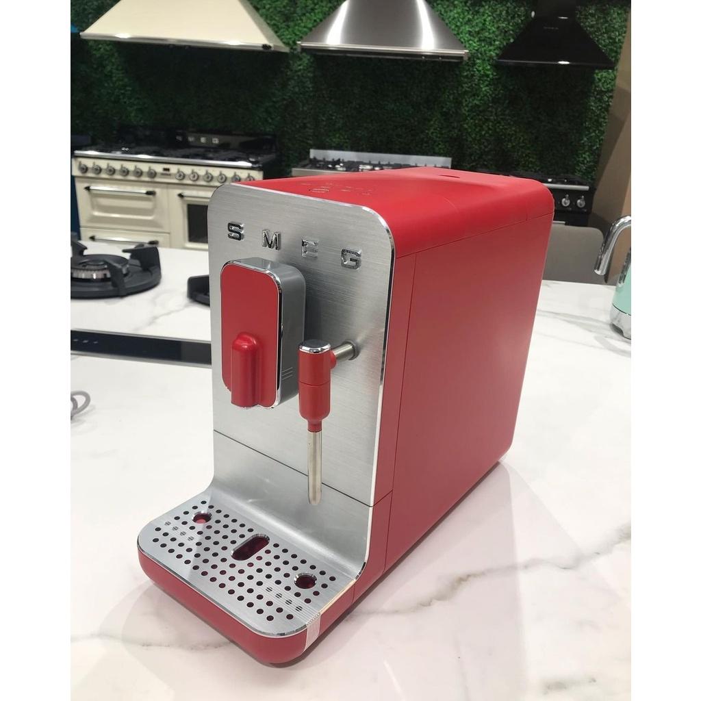 Máy Pha Cà Phê Kết Hợp Máy Xay Cafe Tự Động Smeg BCC02RDMEU Red, Dung Tích 1.4L, Áp Suất 19 Bar, Nhập Đức, BH 12 Tháng