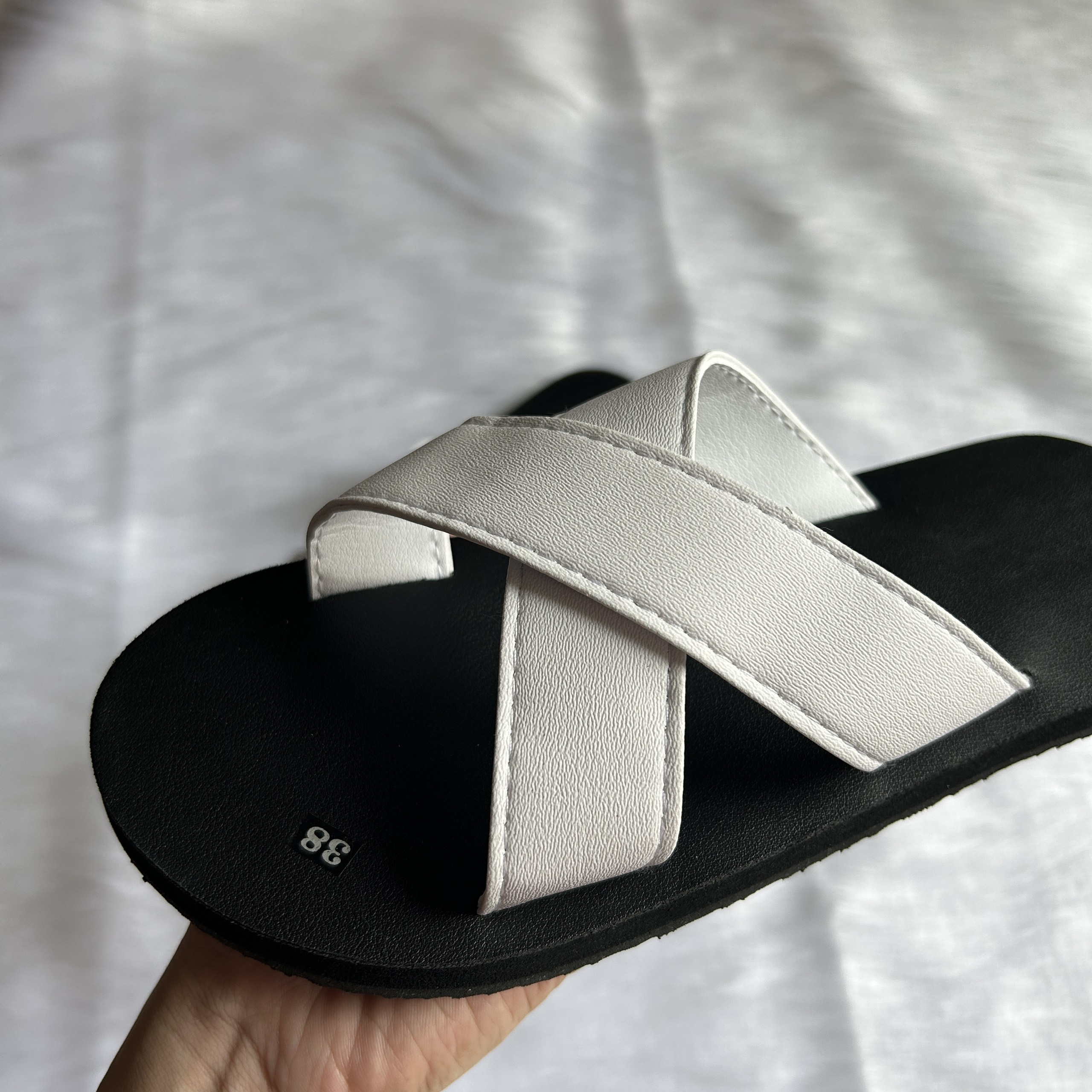 Dép sandal Nữ quai da mềm Đế bệt Cao Su ôm chân LYNA Sandal mã SD26