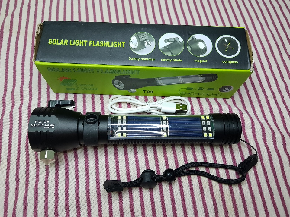 Đèn pin cứu hộ đa chức năng T09, rất cần thiết khi di chuyển trên xe ô tô để cứu hộ cắt dây an toàn và đập vỡ kính khi cần thiết - Hàng chính hãng