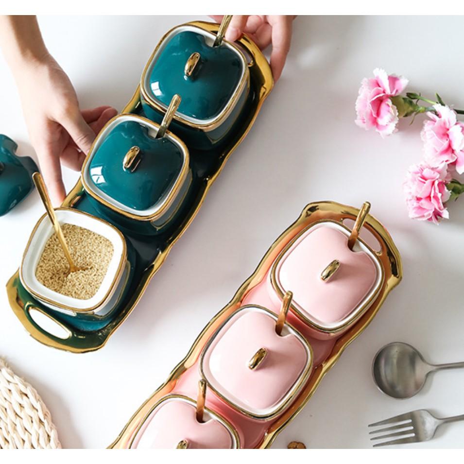 Lọ để gia vị. khay để gia vị. set 3 lọ để gia vị. hộp để gia vị bao gồm cả thìa. phụ kiện nhà bếp