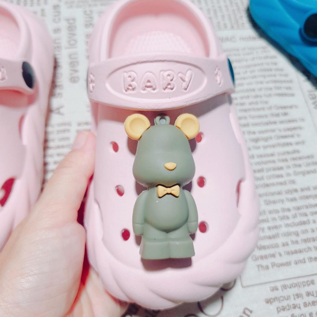 Nút gắn dép zibit hkdesign loại nhựa PVC hình gấu Bearbrick