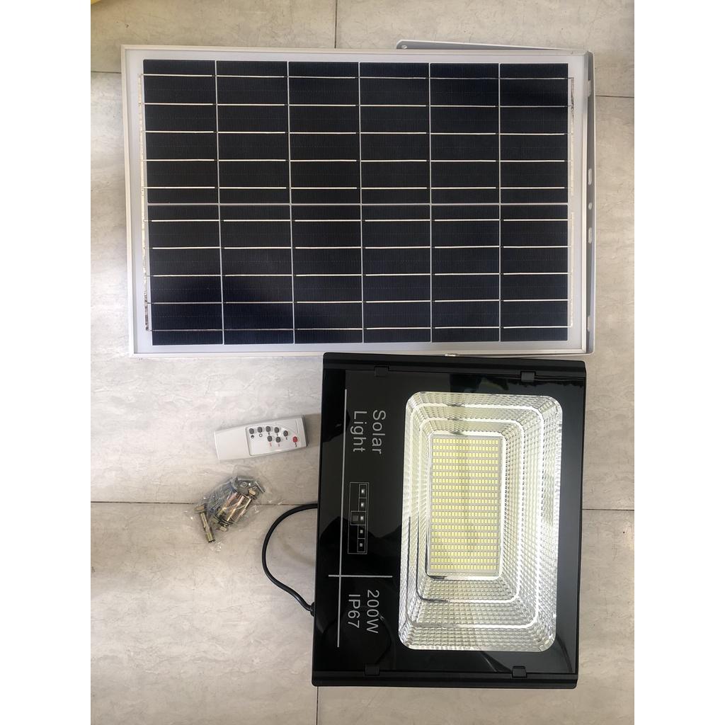 Đèn pha NLMT 200W, có rempte, cảm biến ánh sáng